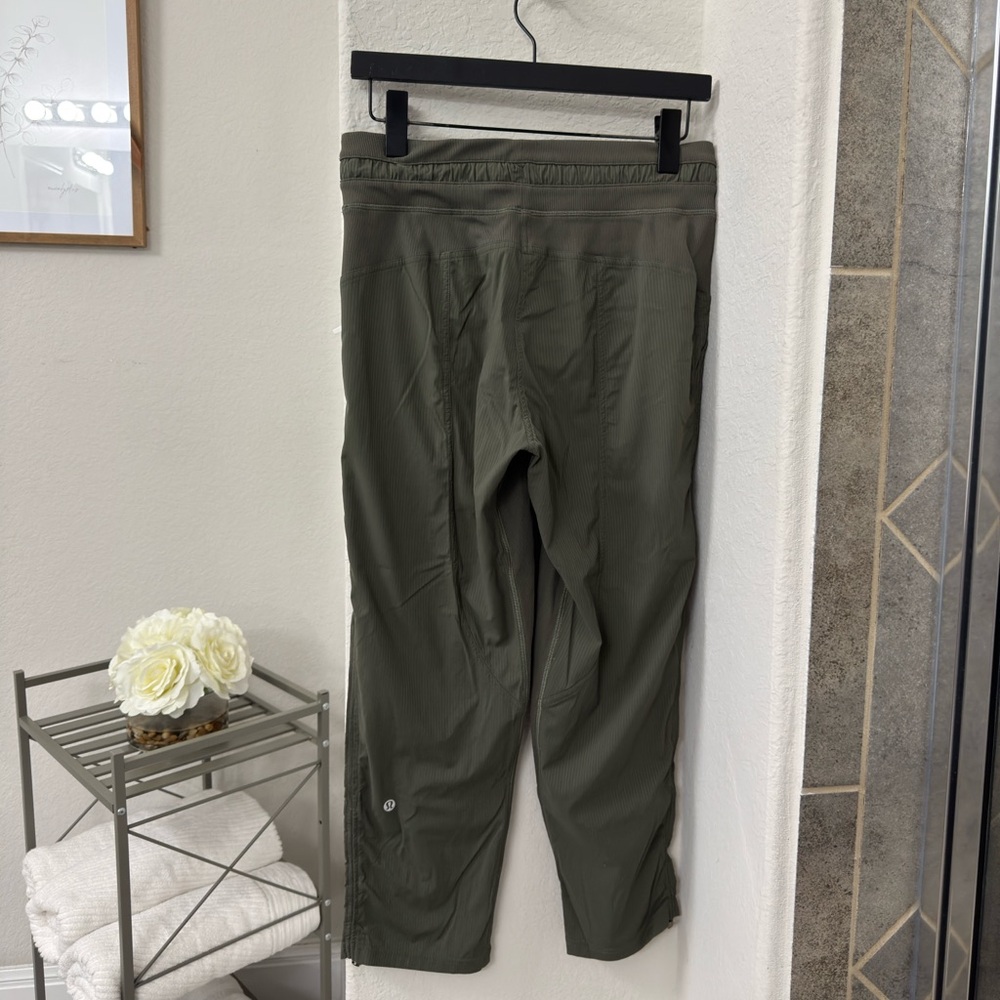 Lululemon Dance Studio Mid Rise Cropped Pants Size 6